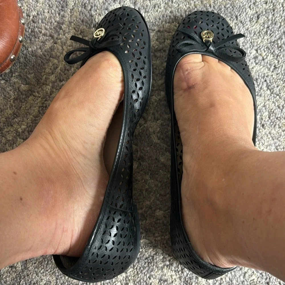 Michael Kors perforated black ballet that’s in size 8 - Picture 3 of 12